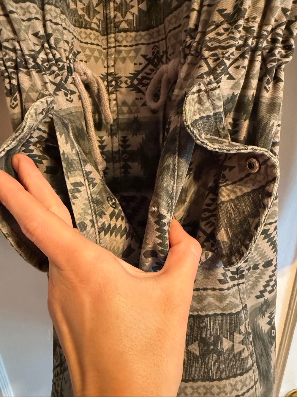 Geometric Print Hooded Drawstring Jacket - Picture 4 of 10